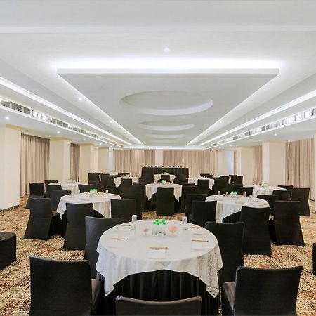 Hotel Sarovar Portico , Indore Zewnętrze zdjęcie