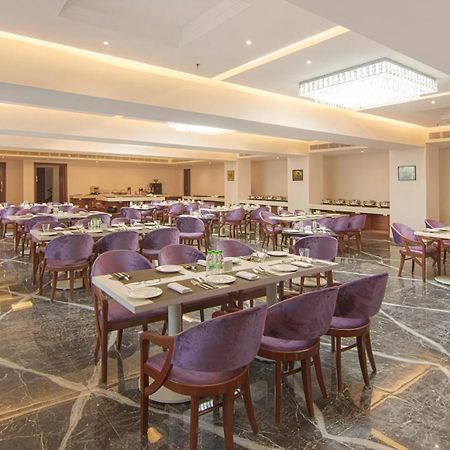 Hotel Sarovar Portico , Indore Zewnętrze zdjęcie