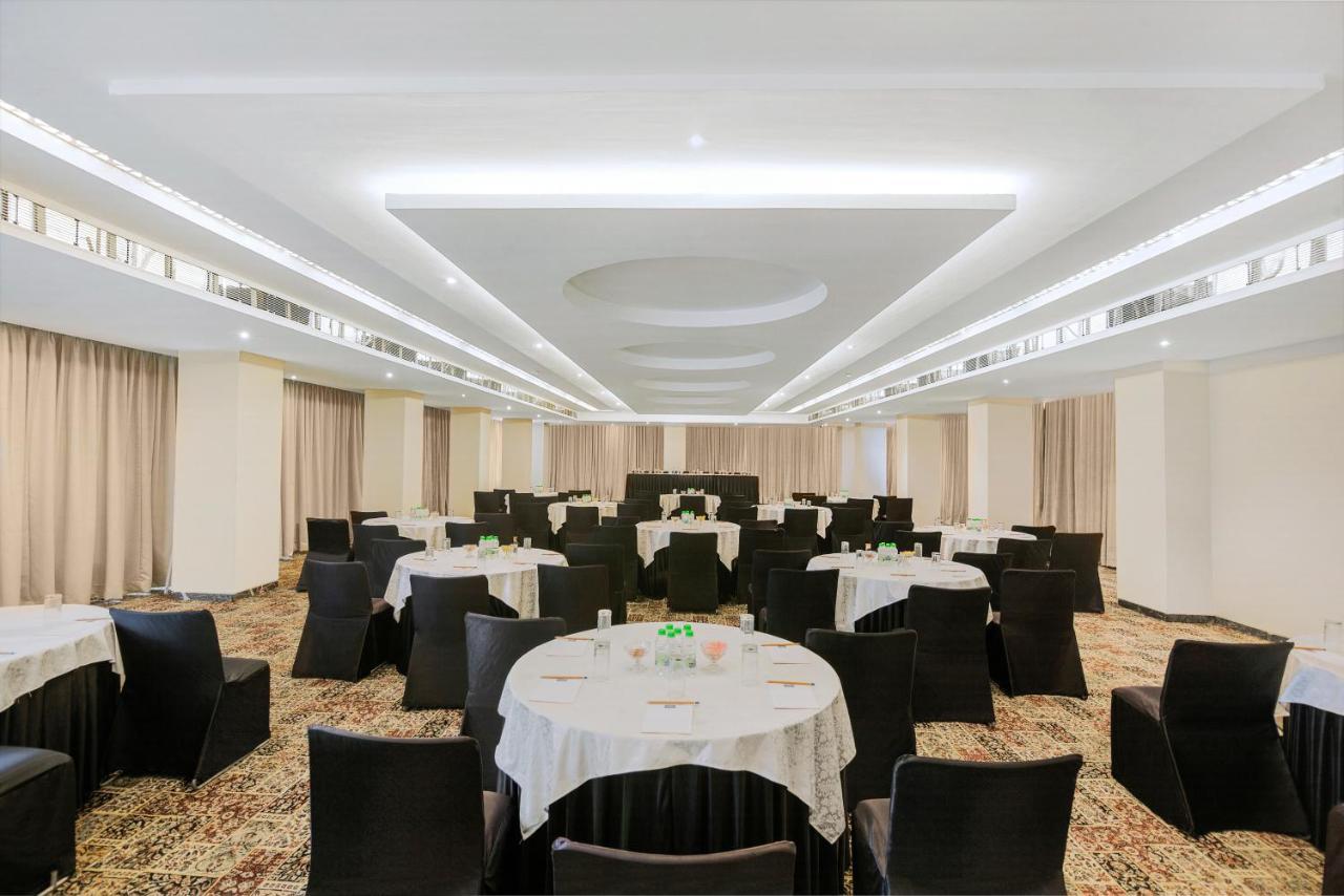 Hotel Sarovar Portico , Indore Zewnętrze zdjęcie