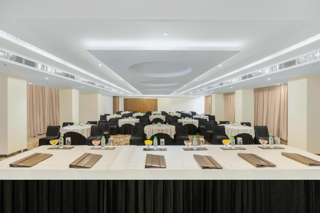 Hotel Sarovar Portico , Indore Zewnętrze zdjęcie