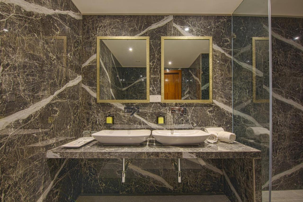 Hotel Sarovar Portico , Indore Zewnętrze zdjęcie