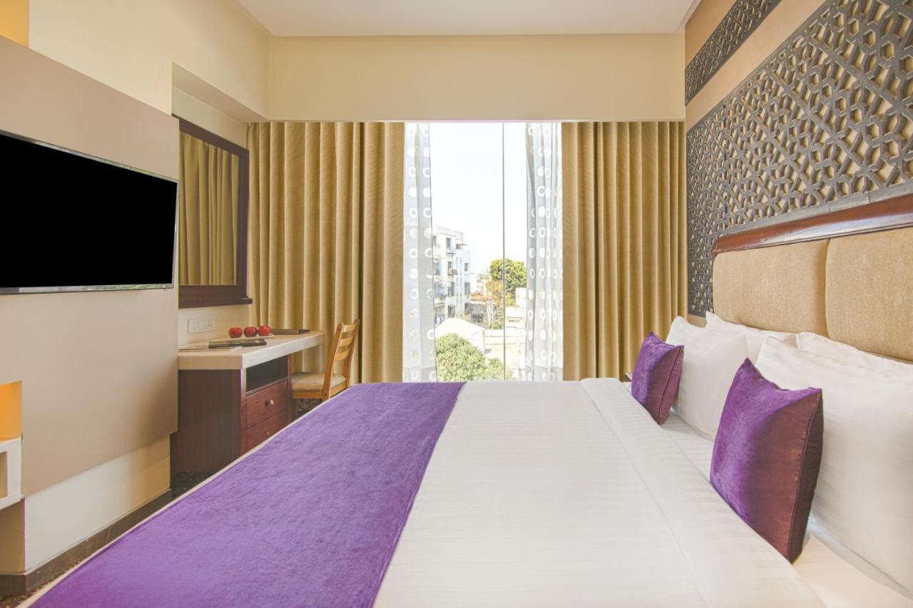 Hotel Sarovar Portico , Indore Zewnętrze zdjęcie