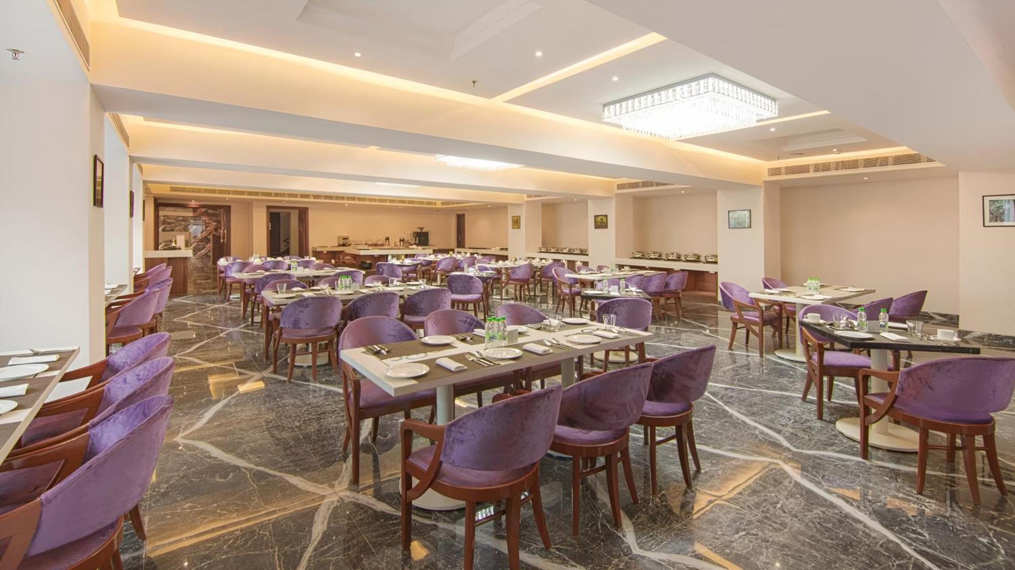 Hotel Sarovar Portico , Indore Zewnętrze zdjęcie